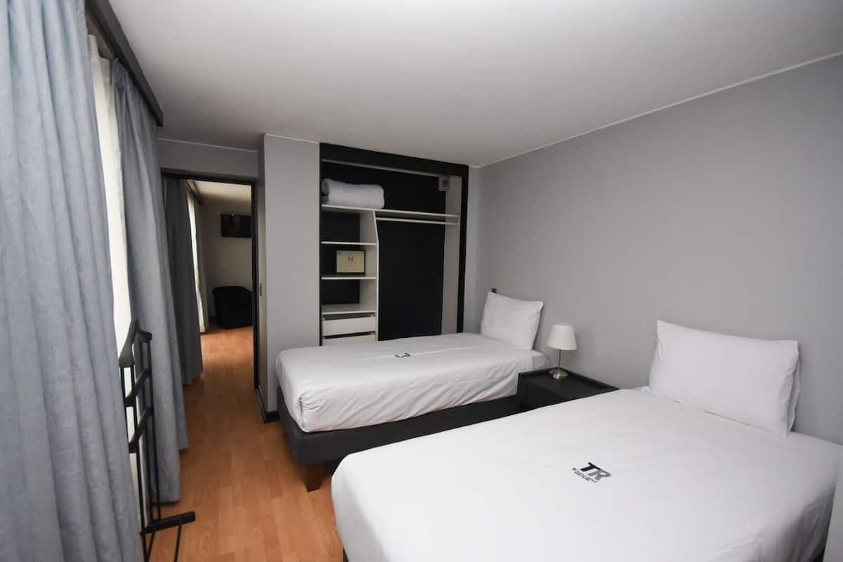 Minibar, in-room safe, iron/ironing board, WiFi (free)