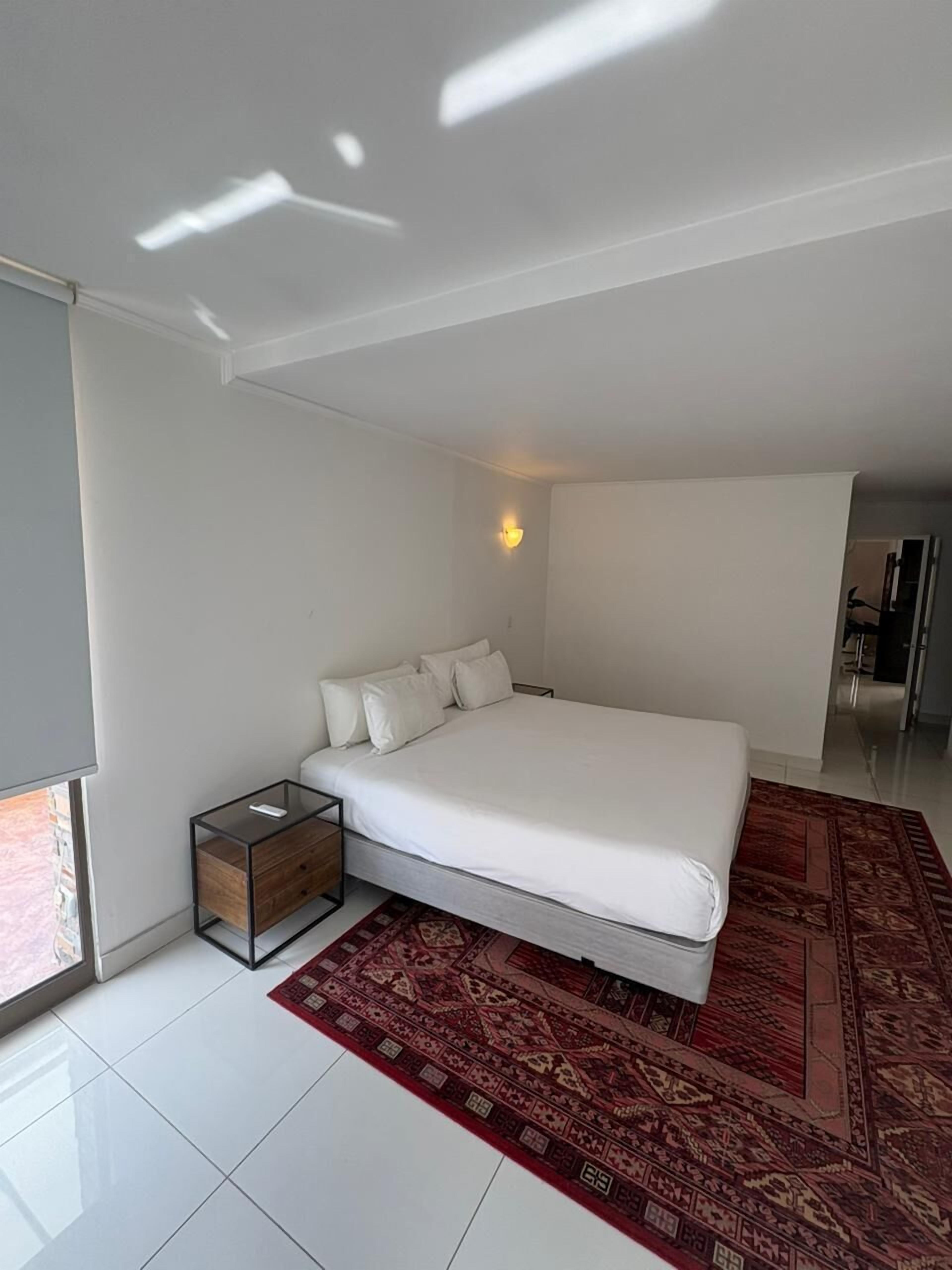 Een minibar, een kluis op de kamer, een strijkplank/strijkijzer