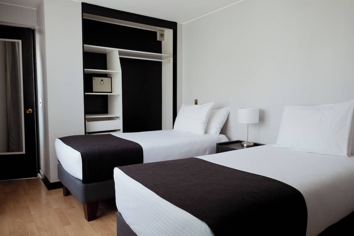 Minibar, in-room safe, iron/ironing board, WiFi (free)