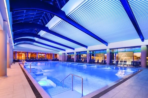 Indoor pool, seasonal outdoor pool, pool loungers