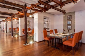 2 restaurants, breakfast, lunch, dinner served; local cuisine