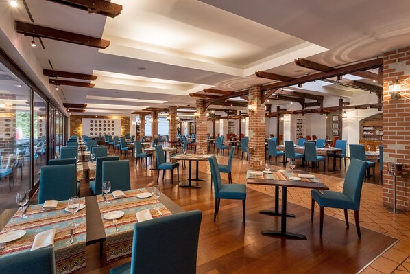 2 restaurants, breakfast, lunch, dinner served; local cuisine 