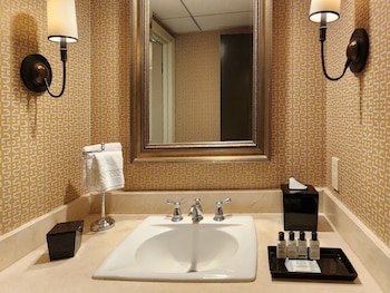Combined shower/tub, free toiletries, hair dryer, bathrobes at Los Angeles Athletic Club