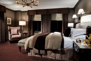 Frette Italian sheets, premium bedding, down comforters, pillowtop beds - Los Angeles Athletic Club (Los Angeles)