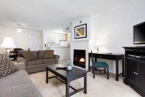 Appartement, 1 chambre (Furnished) | Salle de séjour