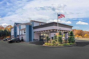 Exterior - Comfort Inn Asheville East-Blue Ridge Pkwy Access (Asheville)