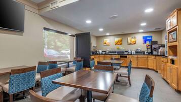 Desayuno de autoservicio incluido todos los días