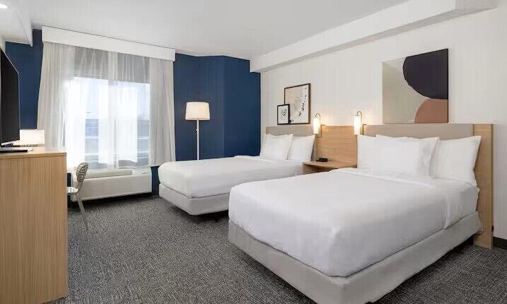 Habitación, 2 camas de matrimonio | Ropa de cama de alta calidad, caja fuerte, escritorio