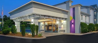 Spark by Hilton Asheville Blue Ridge Parkway