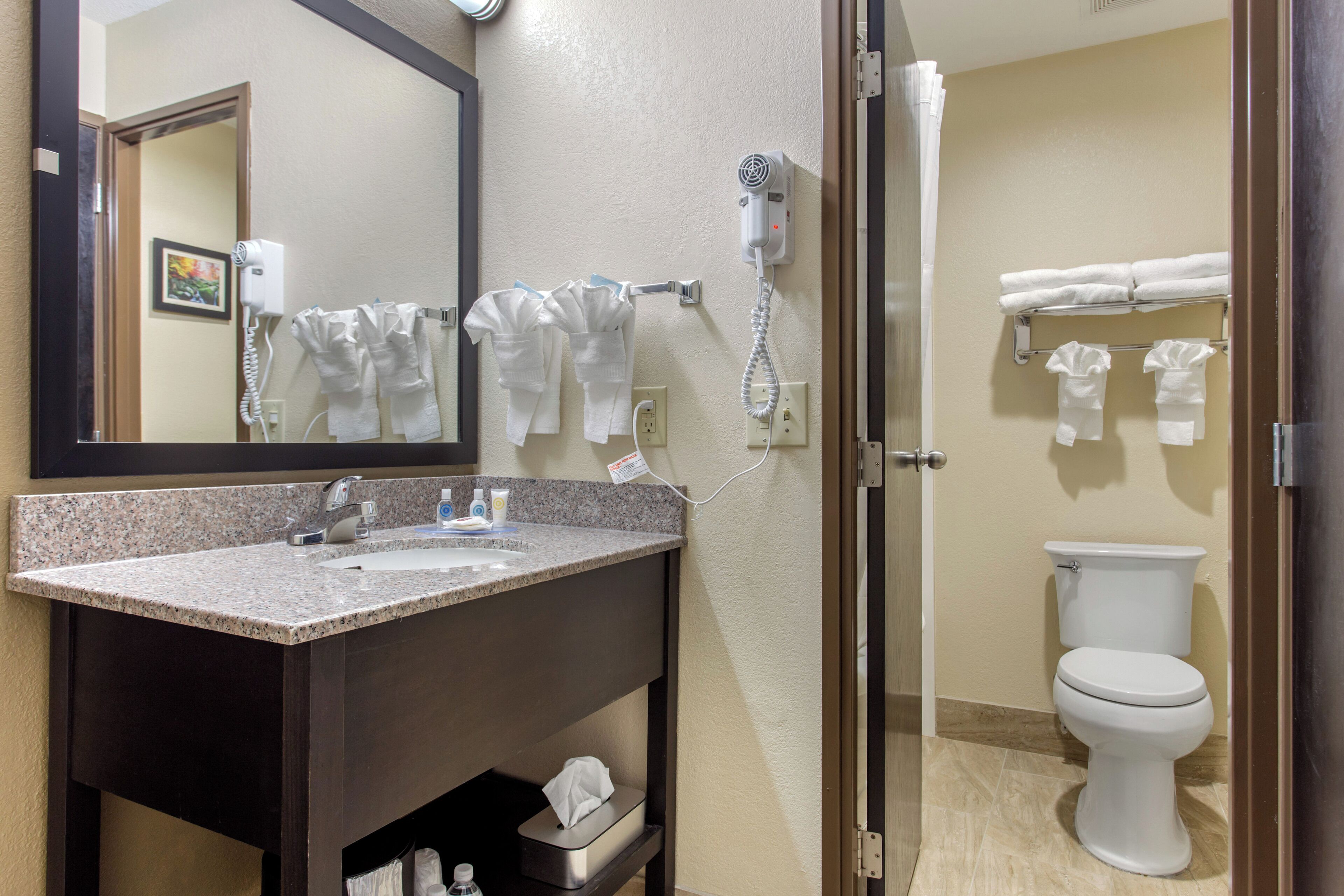 combined shower/bathtub, deep-soaking bathtub, free toiletries