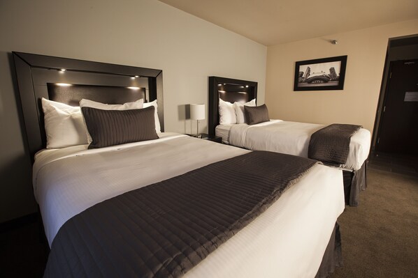 Hypo-allergenic bedding, individually furnished, desk, laptop workspace - Baymont by Wyndham Glenview (Glenview)