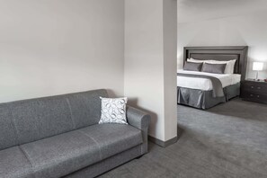 Suite, 1 Katil Raja (King), Non Smoking | Peralatan tempat tidur hipoalergenik 