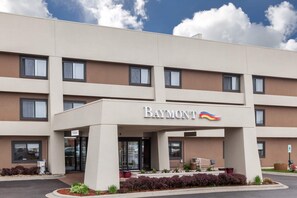 Exterior - Baymont by Wyndham Glenview (Glenview)