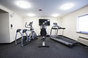 Gym - Baymont by Wyndham Glenview (Glenview)