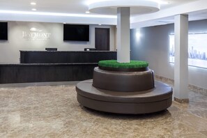 Lobby - Baymont by Wyndham Glenview (Glenview)