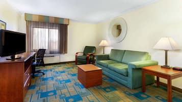 Suite, 1 King Bed | Premium bedding, desk, iron/ironing board, free cots/infant beds