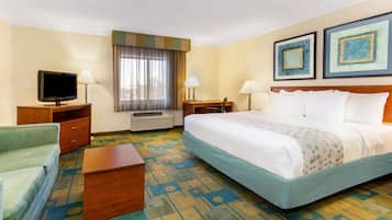 Deluxe Room, 1 King Bed | Premium bedding, desk, iron/ironing board, free cots/infant beds