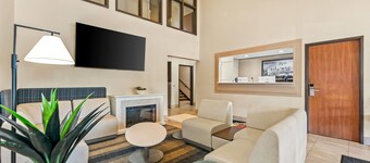 Super 8 by Wyndham Elgin