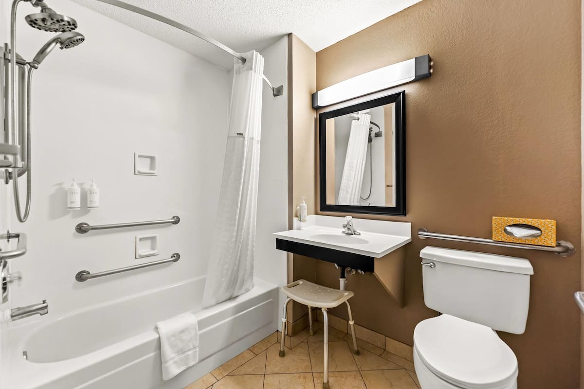 Room, 1 Queen Bed, Accessible, Non Smoking (Mobility Accessible) | Accessible bathroom