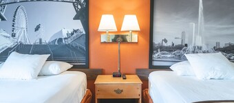 Super 8 by Wyndham Elgin