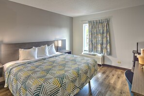 Standard Room, 1 King Bed, Non Smoking - Motel 6 Libertyville, IL (Libertyville)