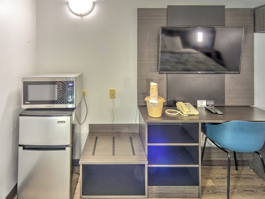 Desk, laptop workspace, iron/ironing board, free WiFi