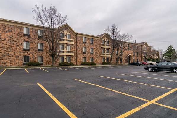 Front of property - Motel 6 Libertyville, IL (Libertyville)