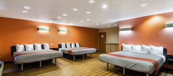 Motel 6 Libertyville, IL