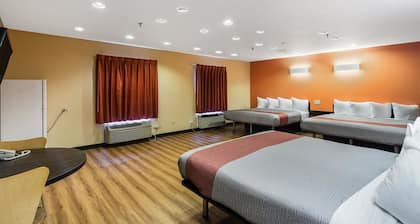 Motel 6 Libertyville, IL