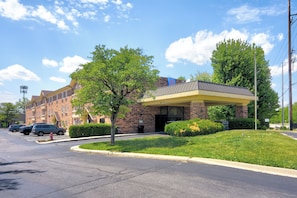Front of property - Motel 6 Libertyville, IL (Libertyville)