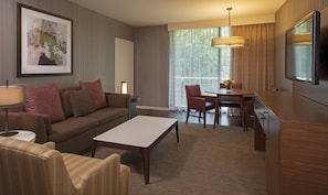 Premium bedding, down duvets, pillow-top beds, in-room safe - Hyatt Lodge Oak Brook Chicago (Oak Brook)
