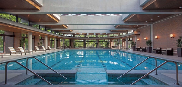 Indoor pool, pool loungers