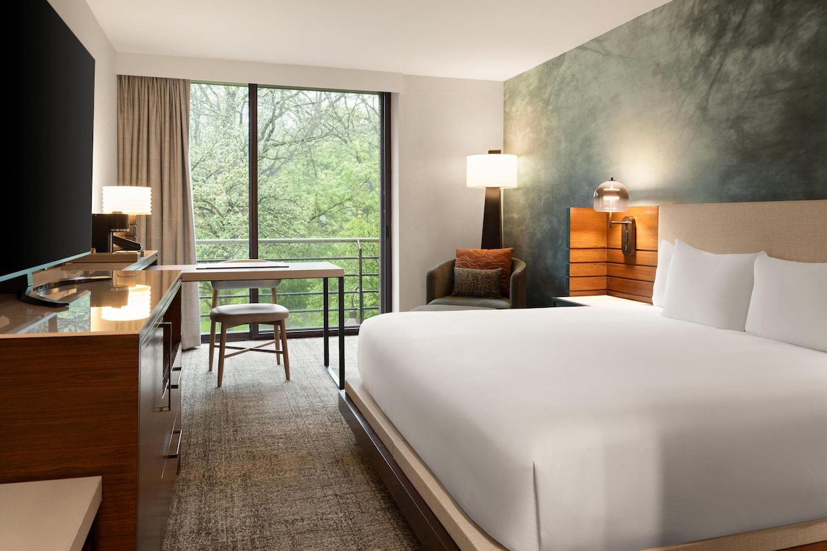 Premium bedding, down comforters, pillowtop beds, in-room safe