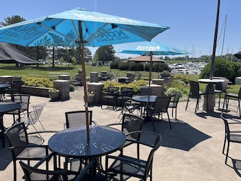 Barker's Island Inn Resort