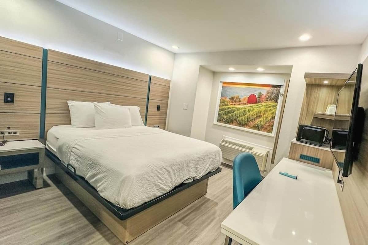 Premium bedding, pillowtop beds, desk, iron/ironing board (on request)