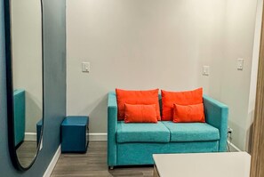 Studio-suite - 2 queensize-senge - ikke-ryger | Premium-sengetøj, senge med topmadrasser, skrivebord