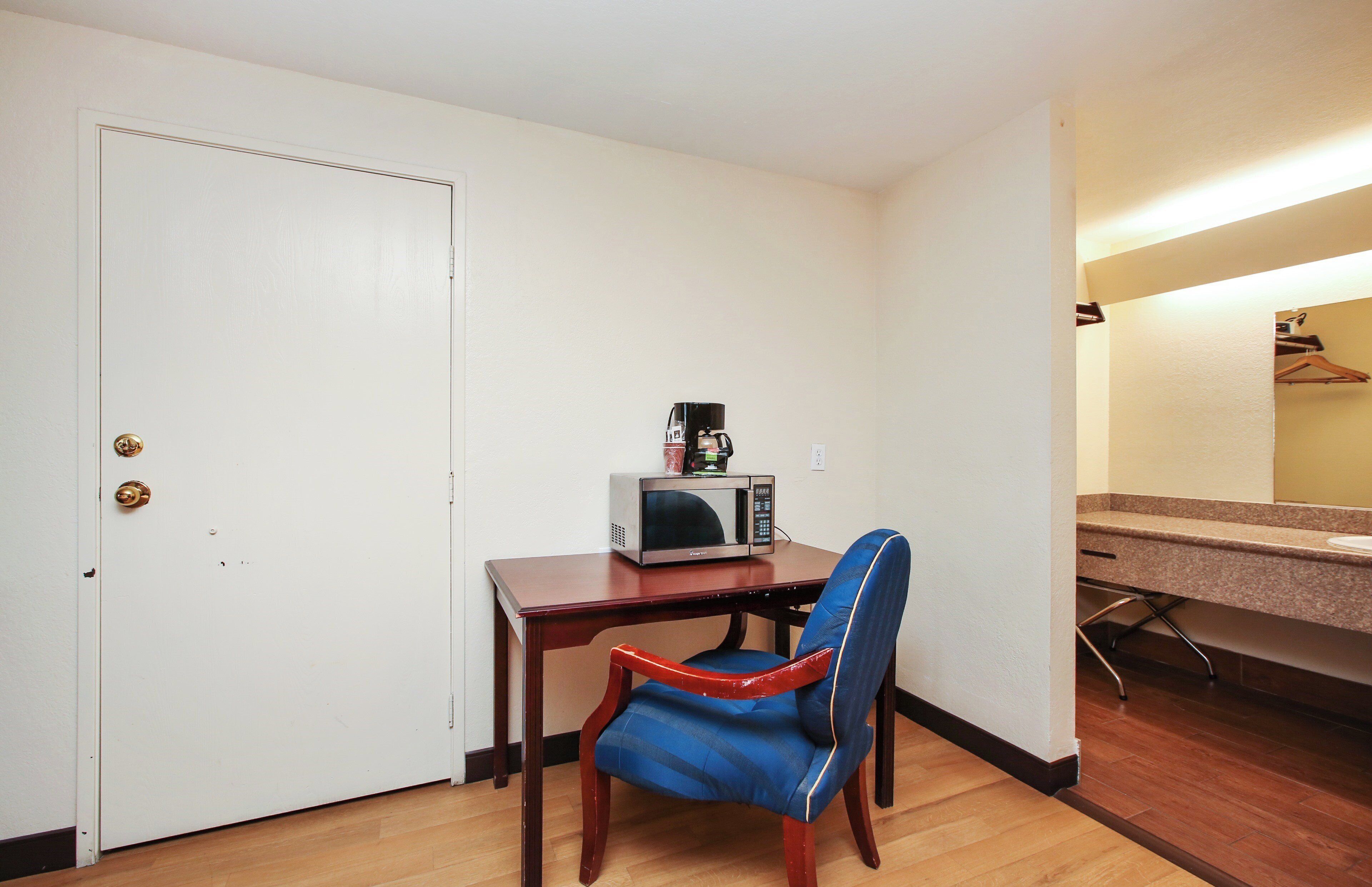Superior-Zimmer, 1 King-Bett (Smoke Free) | Schreibtisch, kostenloses WLAN, Wecker, Bettwäsche