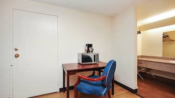 Superior-Zimmer, 1 King-Bett (Smoke Free) | Schreibtisch, kostenloses WLAN, Wecker, Bettwäsche