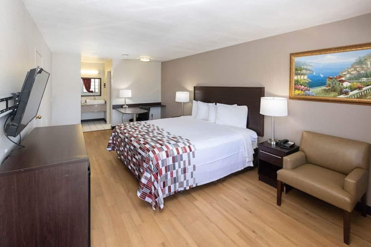 Desk, iron/ironing board, free cots/infant beds, free WiFi