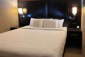Suite, 1 King Bed, Non Smoking | Premium bedding, in-room safe, desk, iron/ironing board