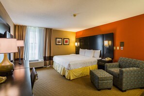 Room, 1 King Bed, Non Smoking | Premium bedding, in-room safe, desk, iron/ironing board - Clarion Inn & Suites Evansville Eastland Area (Evansville)
