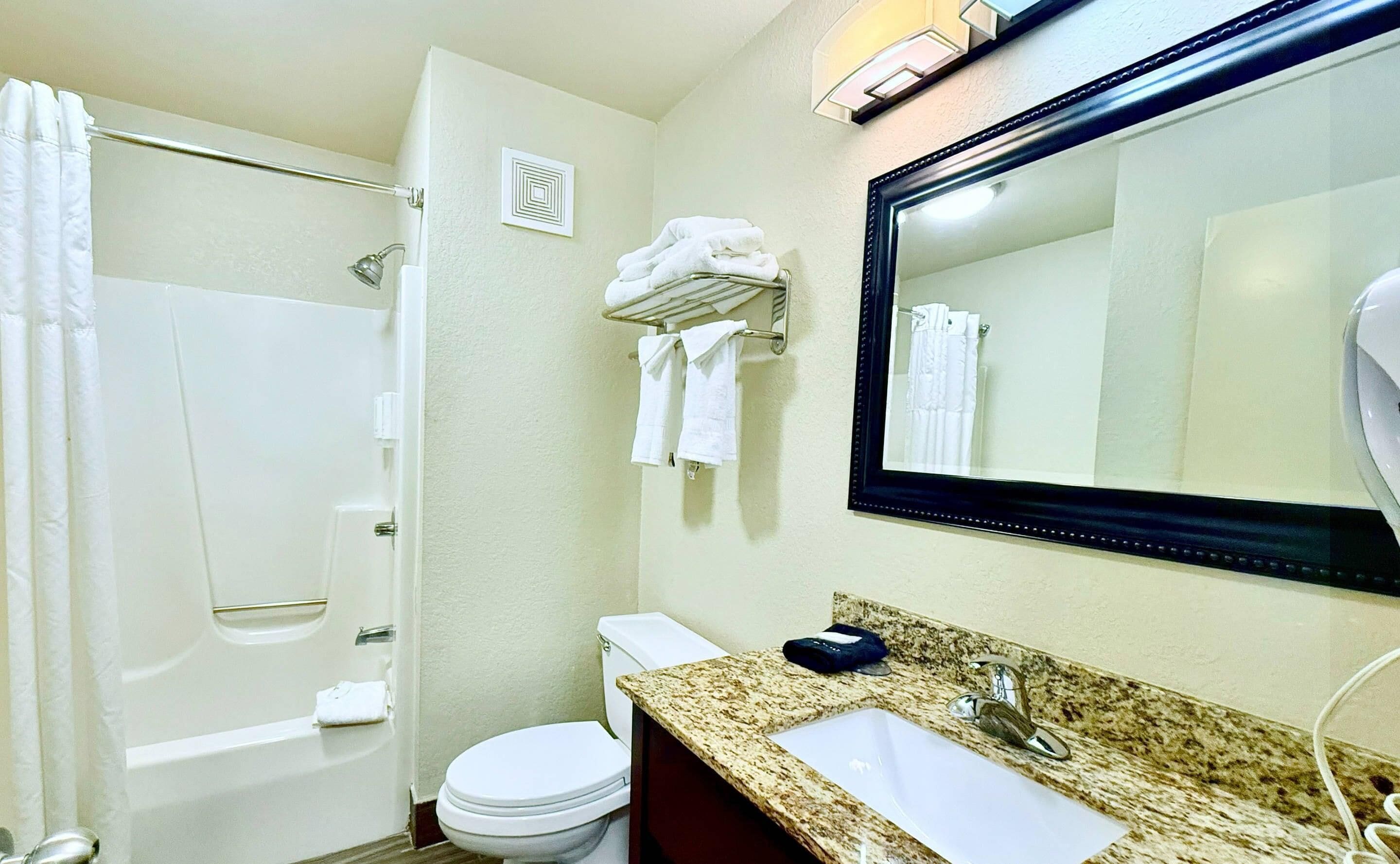 Literie de qualité supérieure, coffres-forts dans les chambres, bureau