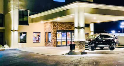 Clarion Inn & Suites Evansville Eastland Area