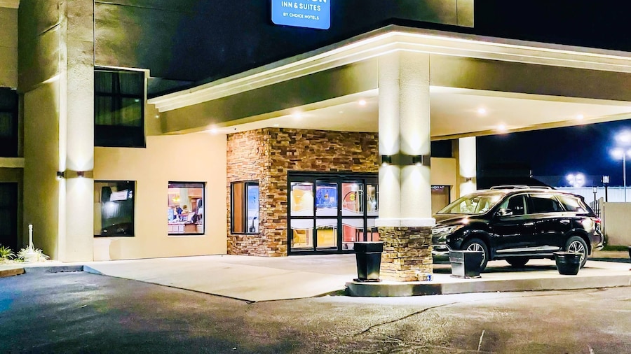 Clarion Inn & Suites Evansville Eastland Area