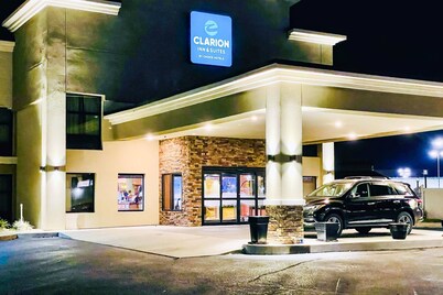 Clarion Inn & Suites Evansville Eastland Area