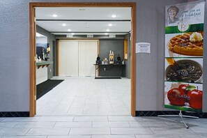 Free continental breakfast - Quality Inn Seymour I-65 (Seymour)