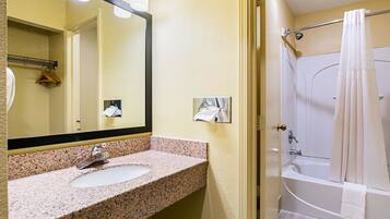 標準客房, 2 張加大雙人床, 非吸煙房 | 書桌、熨斗/熨衣板、免費搖籃/嬰兒床、免費折疊床/加床