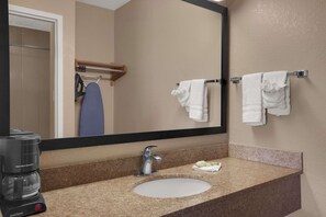 Combined shower/tub, free toiletries, hair dryer, towels - Stay Inn & Suites (Fort Myers)