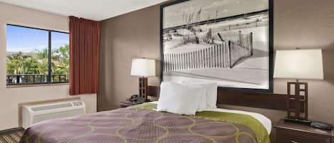 Una scrivania, culle/letti per bambini (a pagamento)