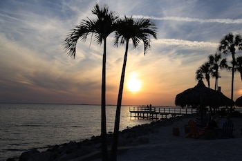 Beach nearby, beach volleyball, fishing at Sailport Waterfront Suites